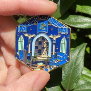 Harry Potter Ravenclaw Common Room Pin with Engraved Texture Details NWT